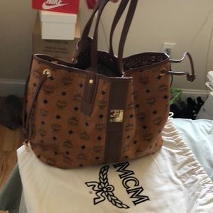 MCM SIGNATURE TOTE BAG